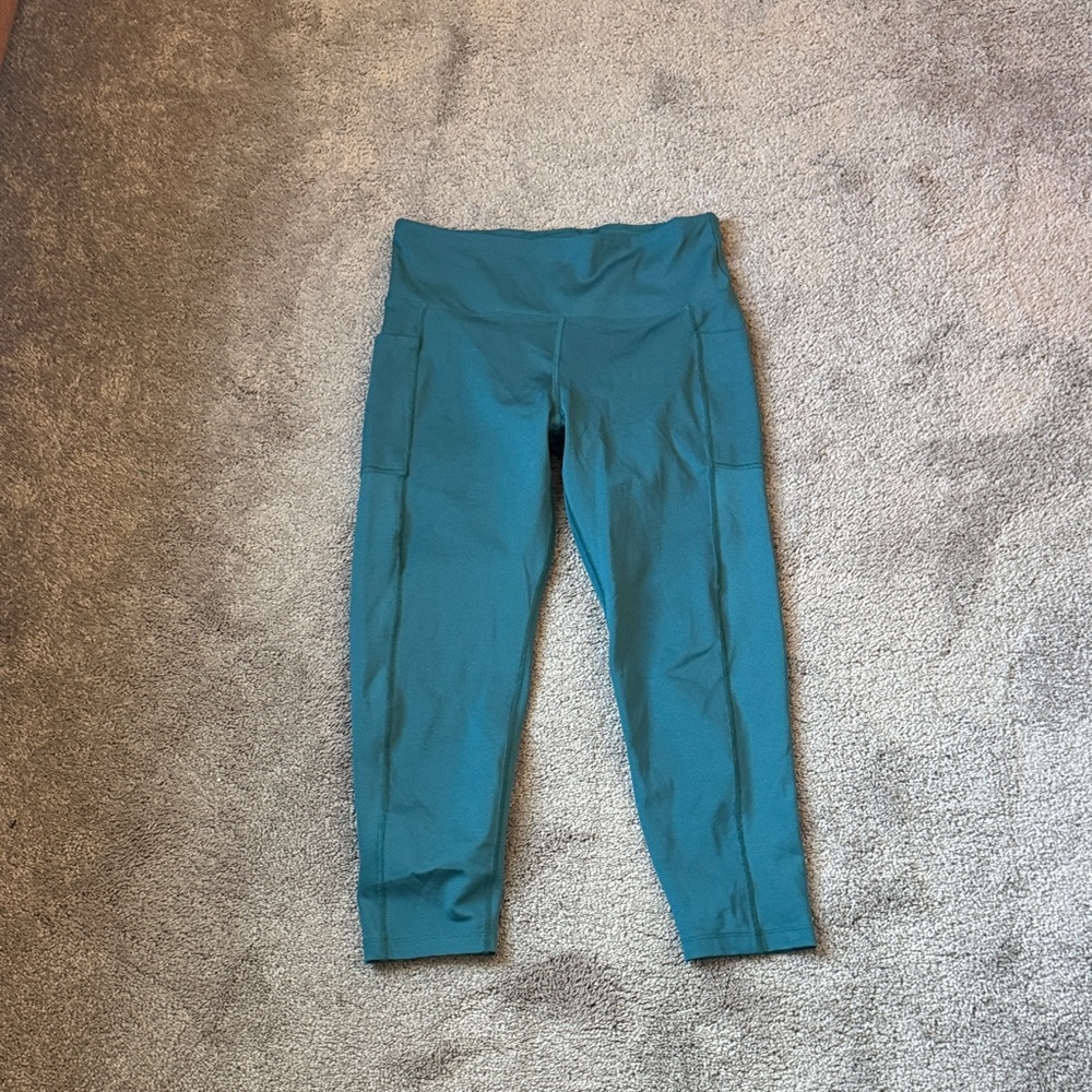Bally Total Fitness Teal Capri Leggings SIZE M